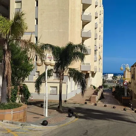Coqueto En Puerto Marina Con Piscina